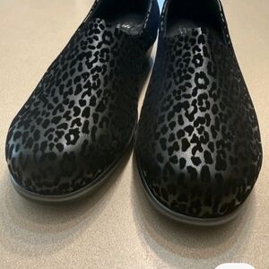 SAS Black Leopard-Print Slip-On Flats Sz